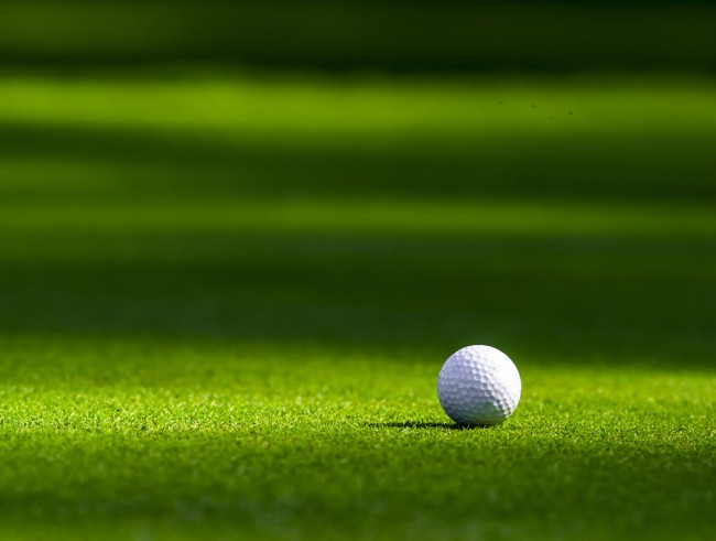 Golf spielen © shutterstock.com