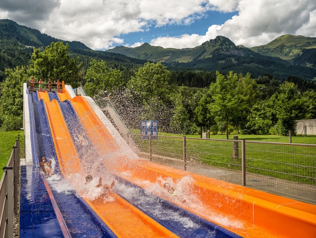 4-Bahnen Wellenrutsche © Alpentherme Gastein (Bildquelle ➤ alpentherme.com, Presse)