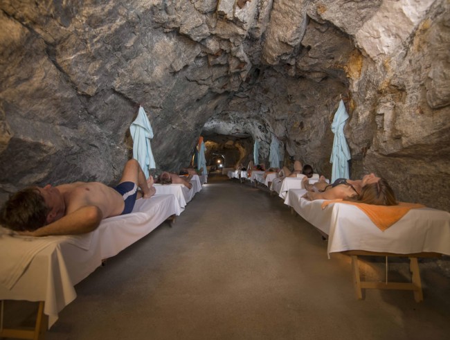 Patienten beim Entspannen © Gasteiner Heilstollen (Bildquelle ➤ Tourismusverband Dorf Gastein)